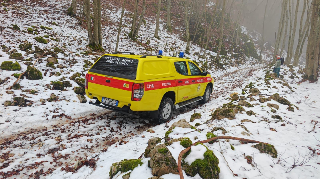 Scialpinista svizzero finisce contro un albero, soccorso sul Sirente